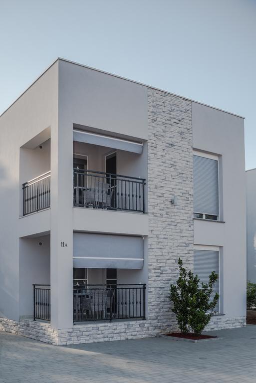 Apartmani Villa Adriatic Vir Exterior foto