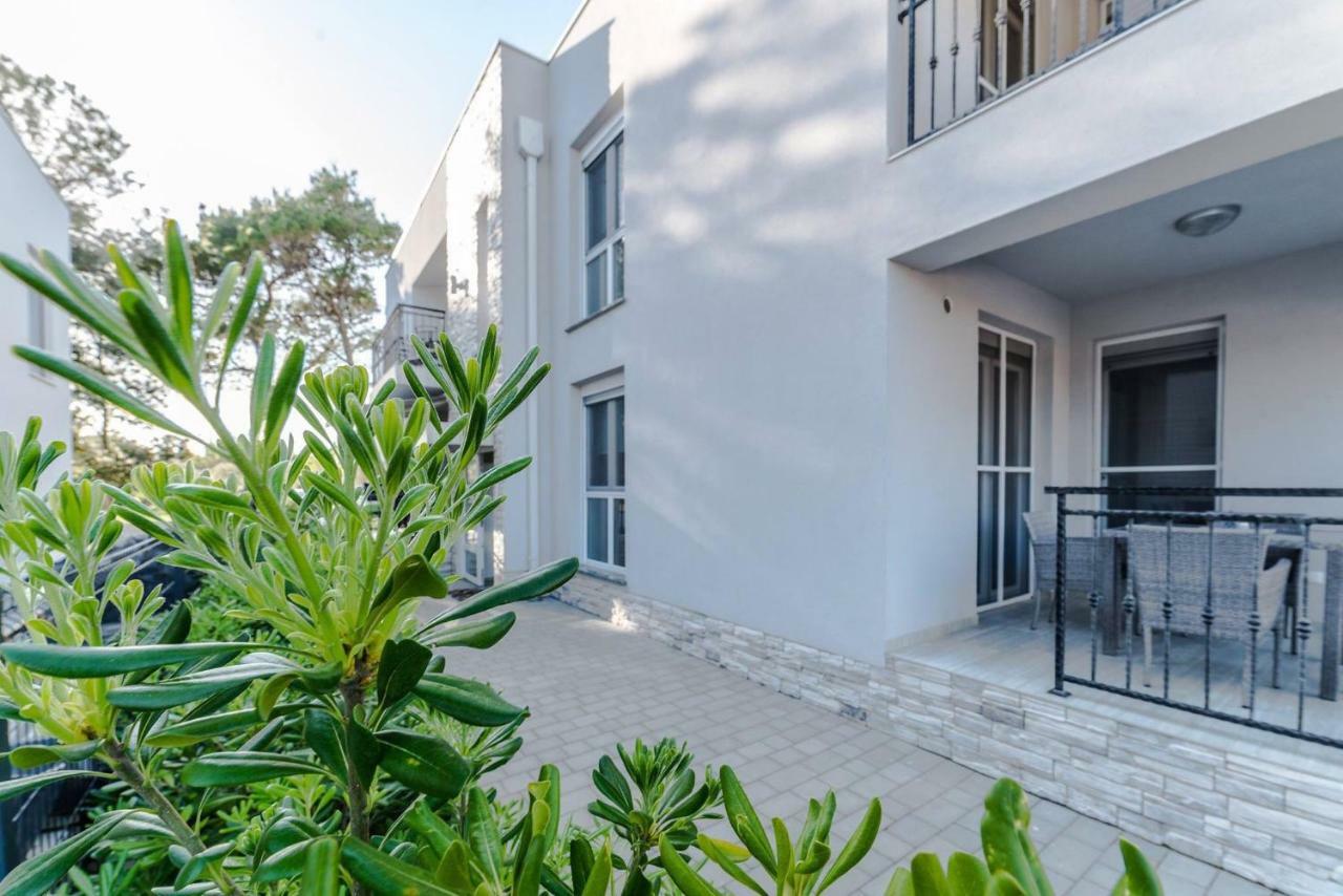 Apartmani Villa Adriatic Vir Exterior foto